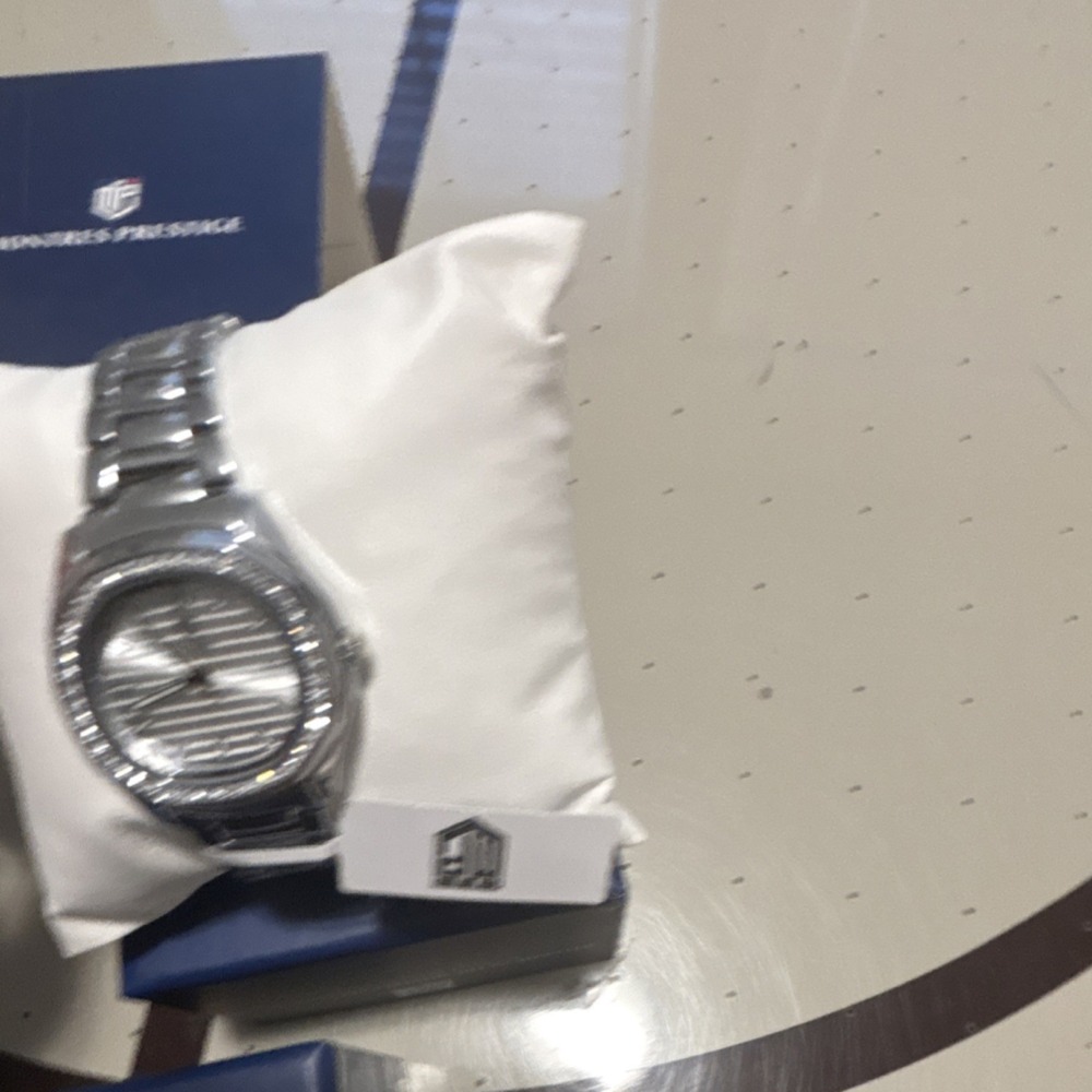 Montres Prestige Women's Wristwatch Silver Metal Band Analog Pinstripe Dial Box